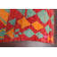 Tapis décoratif en laine de conception unique 4 pi 6 po x 6 pi 11 po noué à la main des années 1950 en rouge/orange/vert