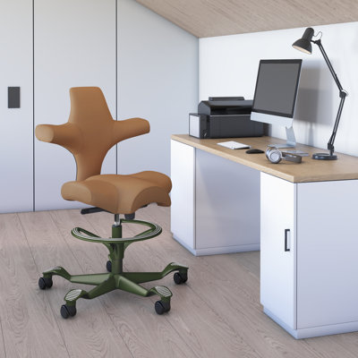 Fauteuil réglable en hauteur avec repose-pieds HœG Capisco