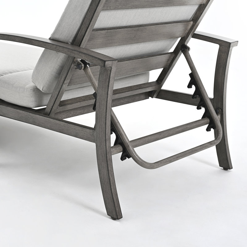 Chaise longue inclinable 62,2 po avec coussins