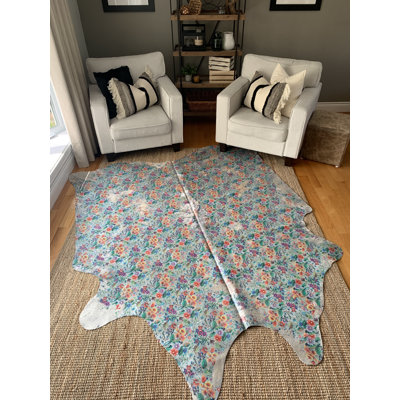 Tapis en cuir de vache à motif floral