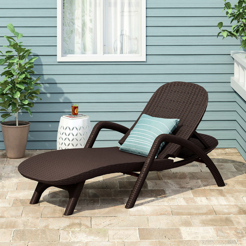 CHAISE MIKAEL CHAISE