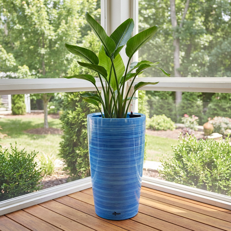 Pot à fleur en plastique à arrosage intérieur / extérieur Byrum, Bleu / blanc, H 21,7 po x l 14 po x P 14 po