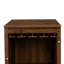 Armoire à vin modulaire de couleur brun noyer avec tablettes de rangement et huche pour salle à manger