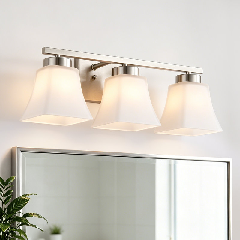 Éclairage pour meuble-lavabo en verre blanc Farmhouse Flared, Nickel brossé, 4-Light