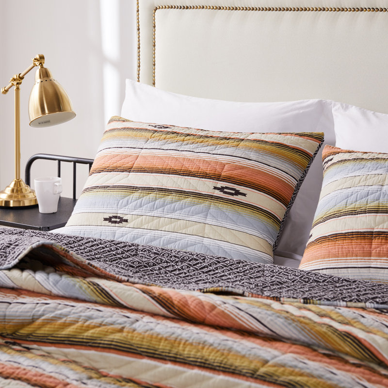 Southwestern Full/Queen Pink Microfiber Reversible Quilt Set
