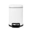 Poubelle à pédale carrée 1,6 gallon Acento Cubo avec couvercle à fermeture douce, seau intérieur amovible et pédale, blanc mat-97794096