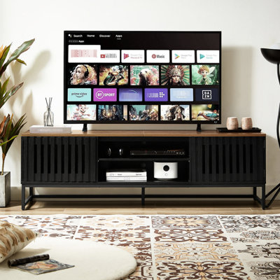 Meuble télé de 63 po avec grand espace de rangement, style moderne à rayures noires, 4 étagères, idéal pour le divertissement à domicile, compatible avec un pied jusqu'à 60 po (152 cm), grandes portes d'étagères, centre de divertissement pour le salon et le salon.
