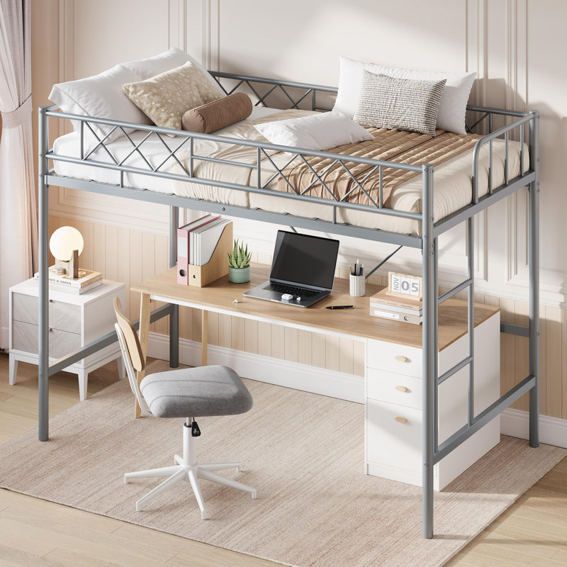 Lit mezzanine simple, structure en métal robuste avec garde-corps arqué, échelon plat et support à lattes en acier, aucun sommier requis, peu encombrant, gris