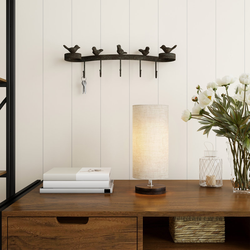 Lampe de table brune de 12,25 po Wrought Studio - petite lampe de bureau avec base en bois, lumière cylindrique moderne pour le salon, la chambre à coucher ou le bureau personnel - ampoule DEL incluse