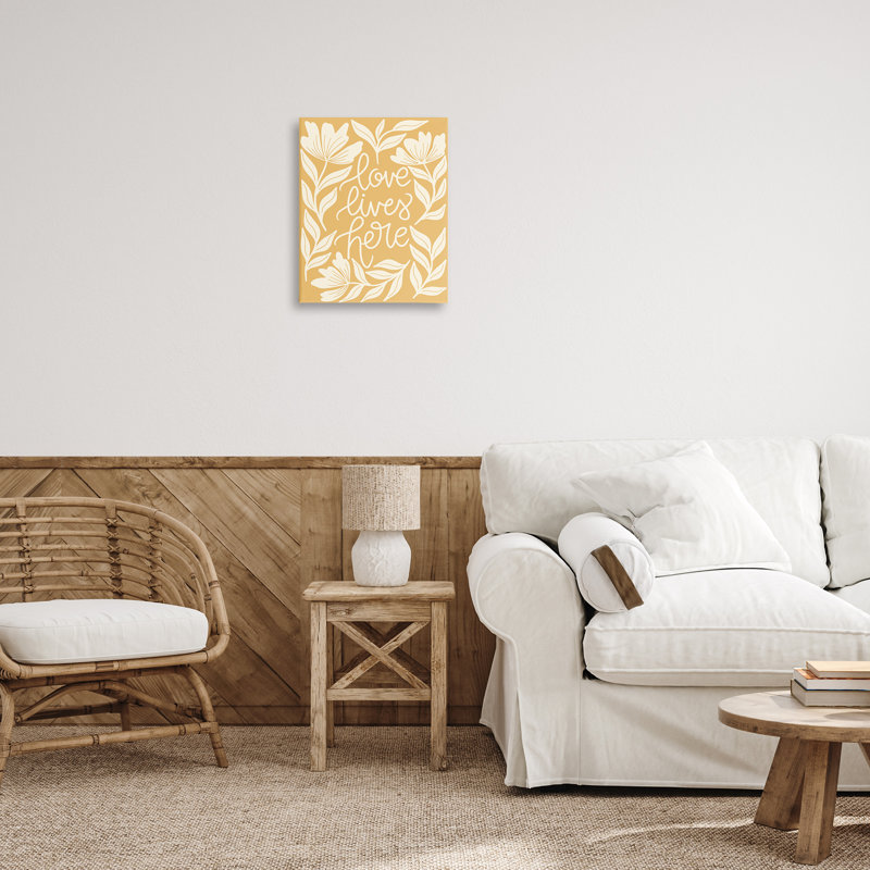 «Love Lives Here Yellow Florals», art mural par Taylor Shannon Designs, H 20 po x l 16 po