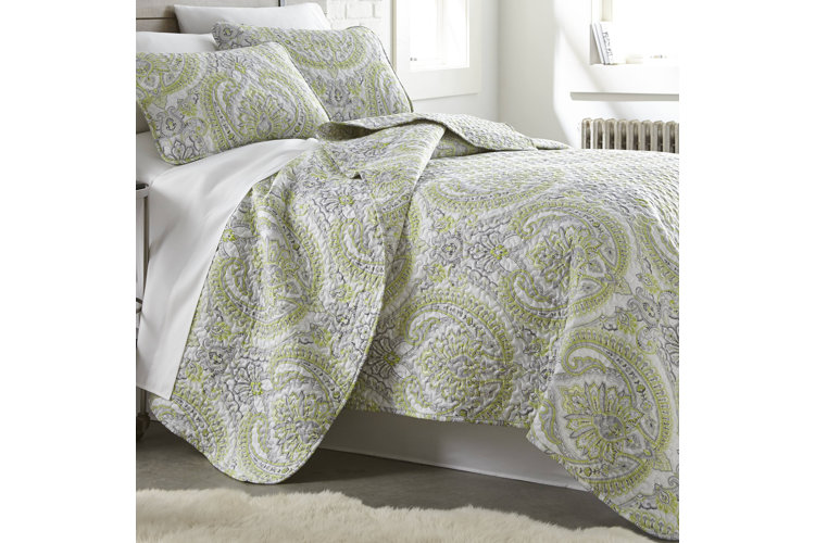 Pfeiffer Microfiber Reversible Traditional Quilt Set