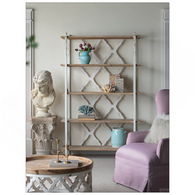 Étagère en bois vieilli 47 x 16,5 x 75 po à cinq niveaux avec découpes ornées, brun / blanc