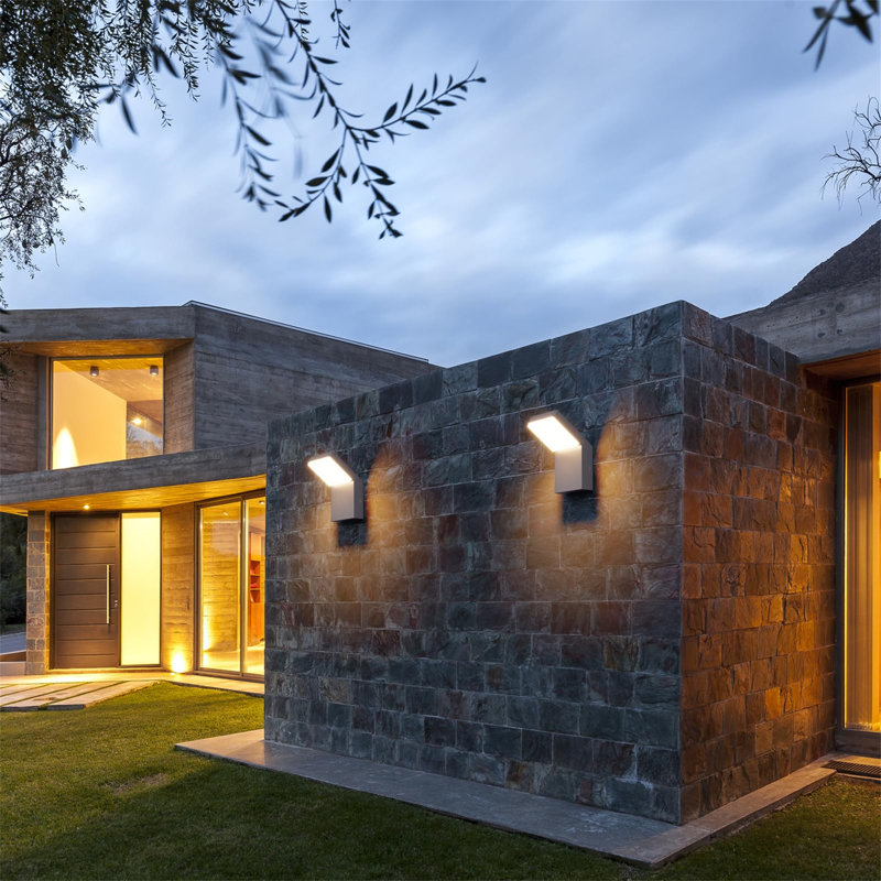 Dayanaira LED Wallchiere