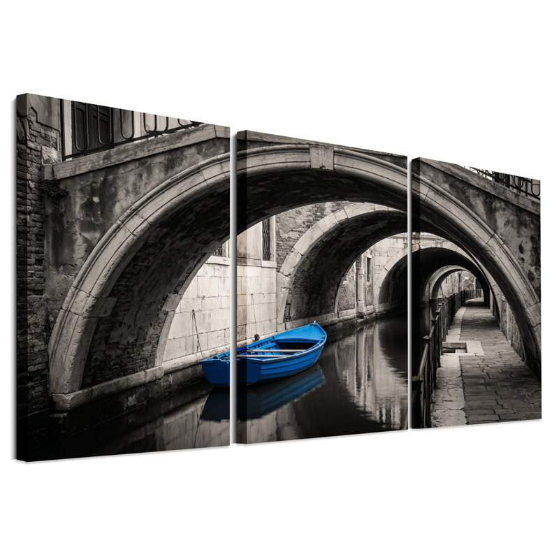 «Blue Boat Under Stone Arches in Canal», ensemble de 3 toiles murales, H 24 po x l 16 po x 3 pièces