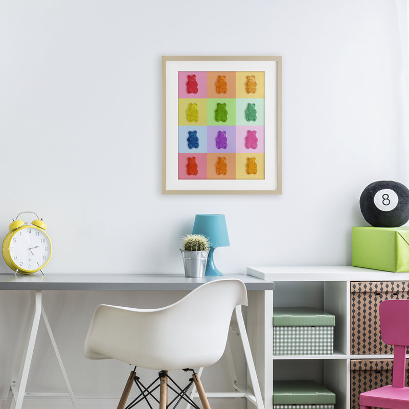 «Candy Bears Rainbow», reproduction encadrée sous verre, design par Lish Creative, Cadre de récolte en pin, H 21 po x l 17 po