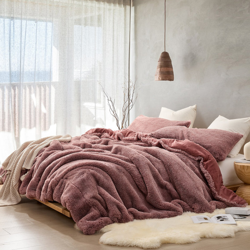 Ensemble d'édredon surdimensionné en fausse fourrure Comun, Sel Sriracha, Édredon pour très grand lit + 2 taies décorativ