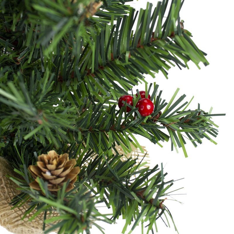 Arbre de Noël artificiel en pot avec baies rouges et pommes de pin - 16 po - non éclairé