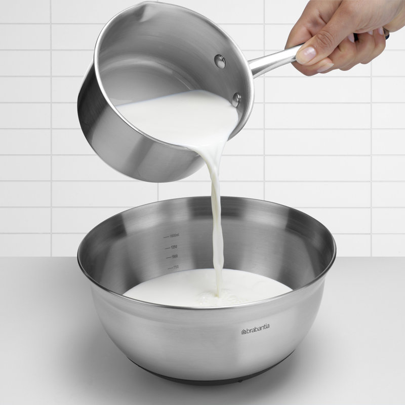 Bol à mélanger profilé en acier mat de 1,7 pinte (1,6 litre)