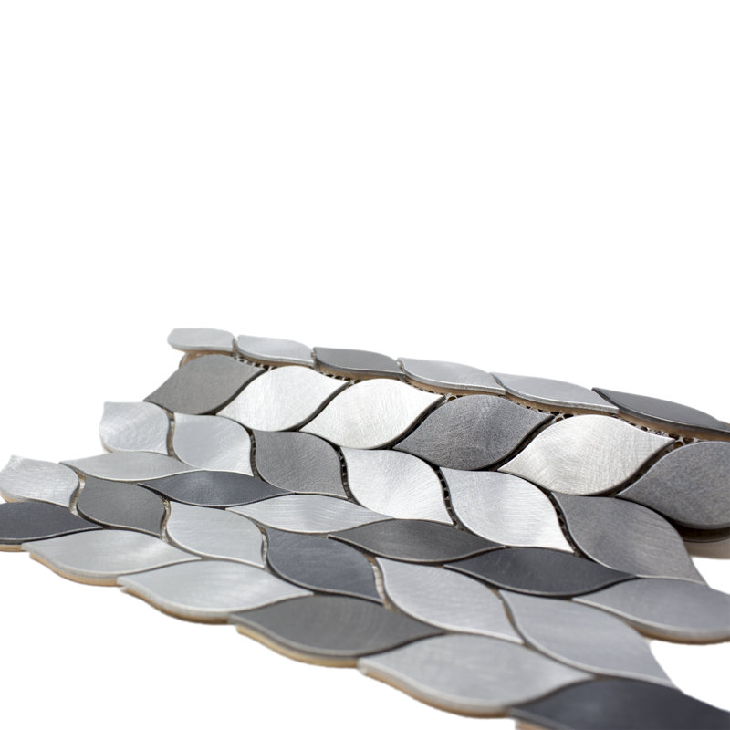 Carrelage mural mosaïque aléatoire en métal 1,25 po x 3 po Supreme, Gris
