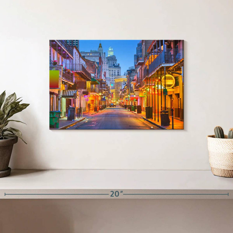 Harpa Bourbon Street, 8" H x 12" W