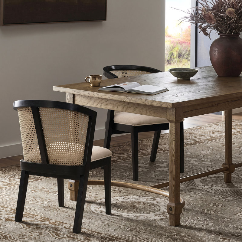 Chaise de salle à manger Cayli de style néoclassique moderne en rotin avec dossier incurvé et structure en hévéa massif, 2