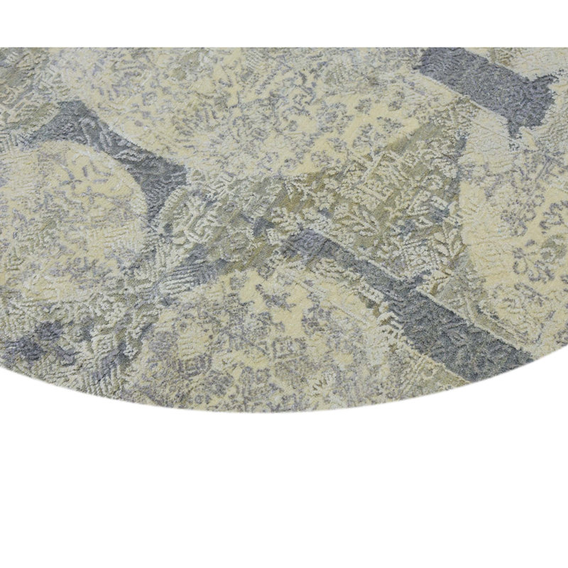 Geometric Area Rug in Gray/Ivory