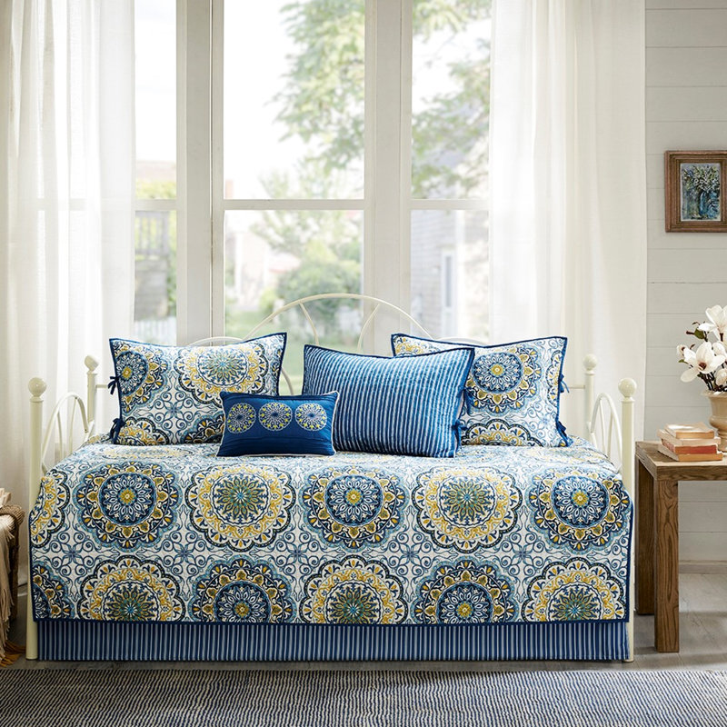 Housse de lit de jour 6 pièces - réversible bleu avec grand imprimé médaillon et dos rayé, convient à un lit simple, comprend une housse, 3 taies décoratives, 1 coussin décoratif, pièce facile à nettoyer, envers pour matelas, machine