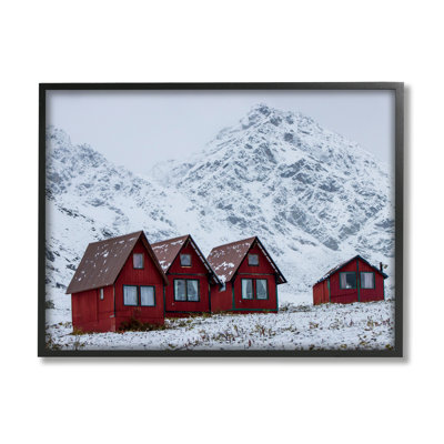 «Snowy Mountain Shacks» encadré sur bois par Daniel Sproul