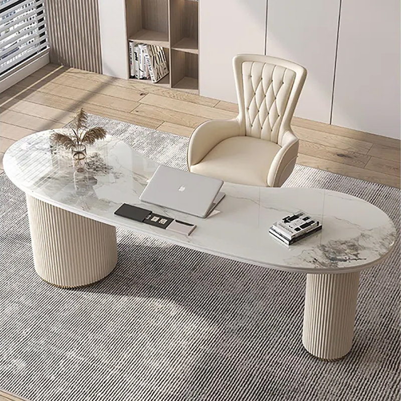 Bureau d'écriture ovale moderne avec plateau en pierre frittée et bases à colonnes cannelées