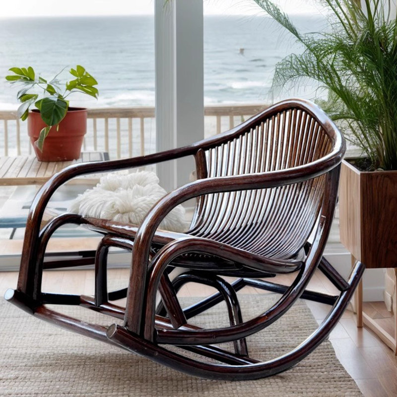 Chaise berçante simple en rotin
