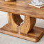 Table basse moderne et simple de luxe moderne de couleur bois. Le bureau d'ordinateur. La table de jeu. Convient à la salle à manger (seulement les tables, pas de chaises)