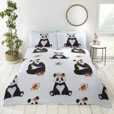 Bustillos Wildlife Bedding with Pillowcases Included