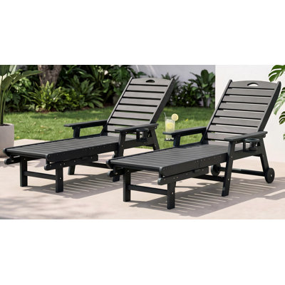Méridienne d'extérieur en PEHD 2 roulettes 78 po avec roulettes et repose-pieds rétractable toutes saisons à 5 positions avec porte-gobelet et finition en bois texturé pour piscine, patio et terrasse
