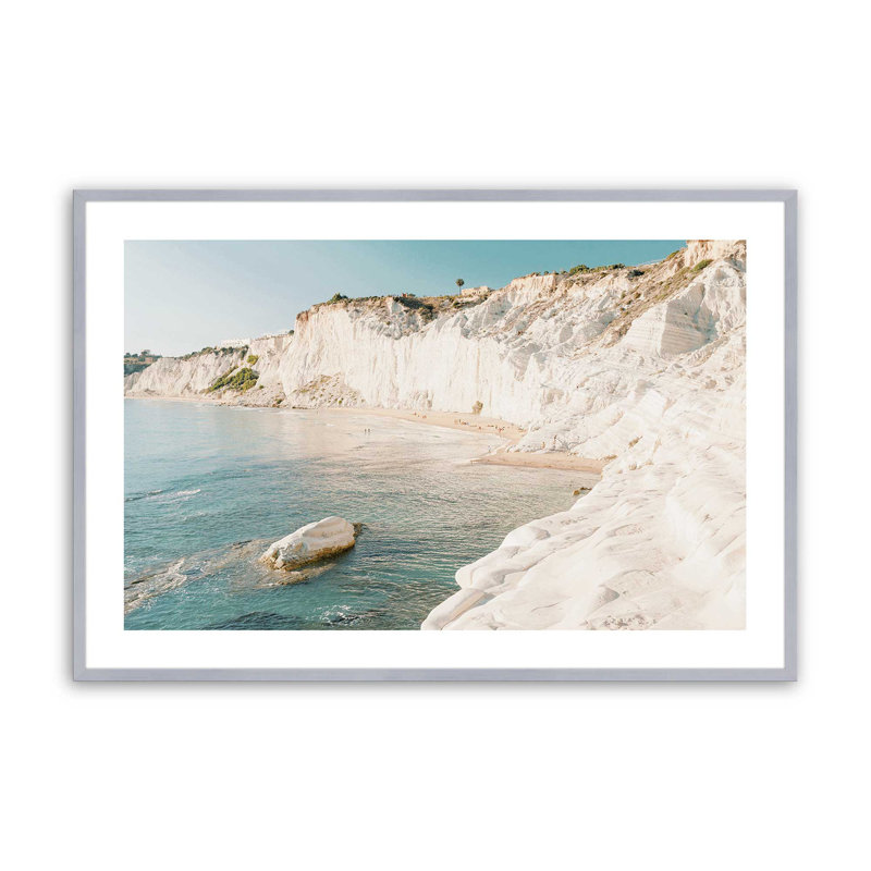 Imprimé Cliffside Dreams, Cadre en chrome poli, H 9,25 po x l 11,25 po x P 1,25 po