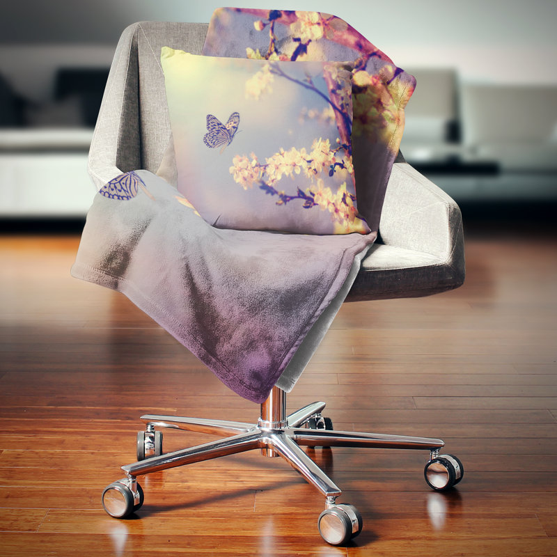 Papillon rétro avec fleurs - coussin à imprimé floral, 16 po x 1 po, Coussin décoratif