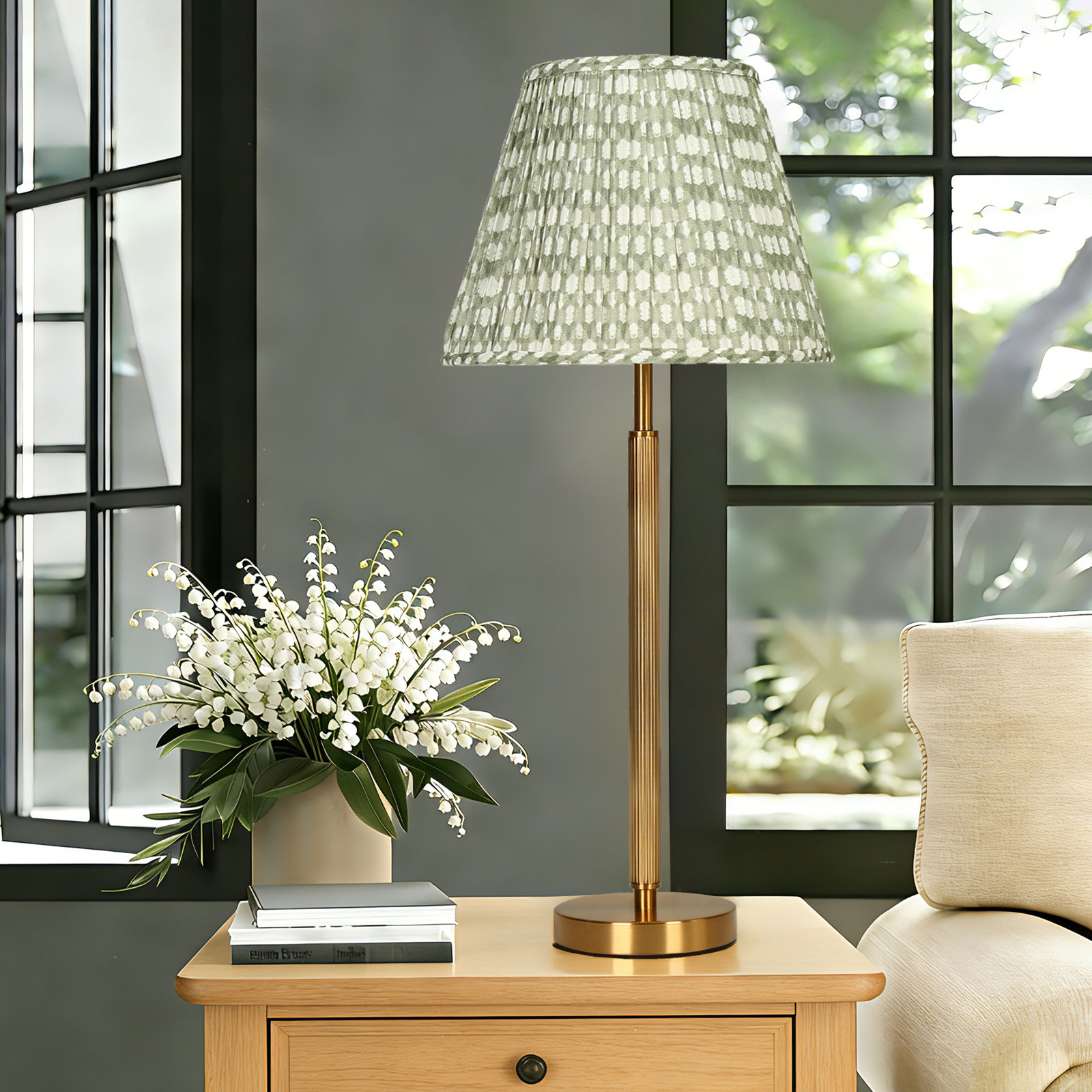 1-Light Dimmable 27.6’’ H Fabric Pleats Buffet Modern Farmhouse Table Lamp, Green