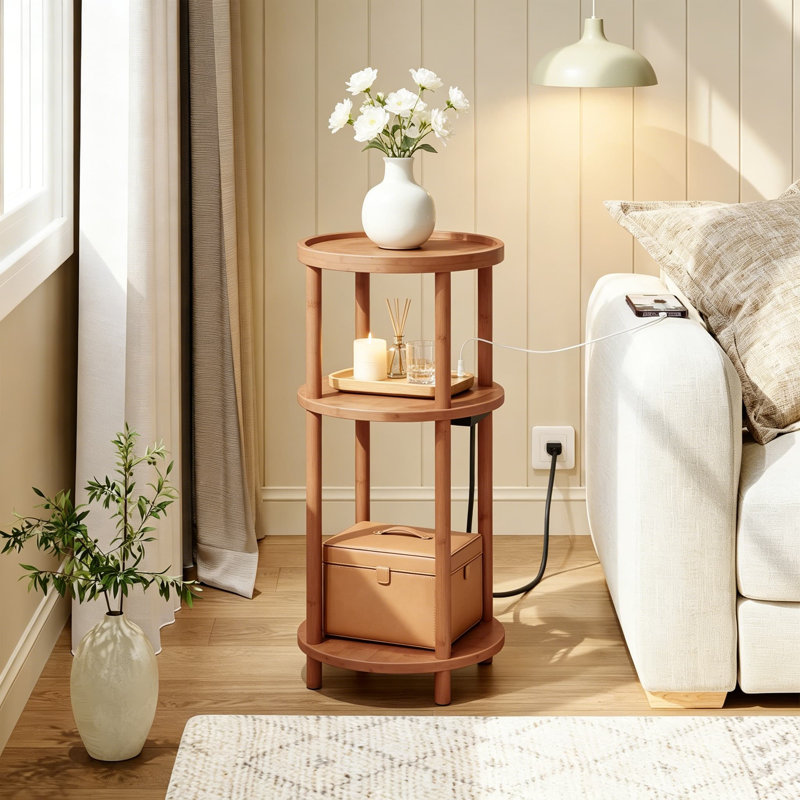 Petite table d'appoint ronde avec station de charge, table de bout en bambou à 3 niveaux, table de chevet compacte pour petits espaces, assemblage facile, appartement dans la chambre à coucher du salon