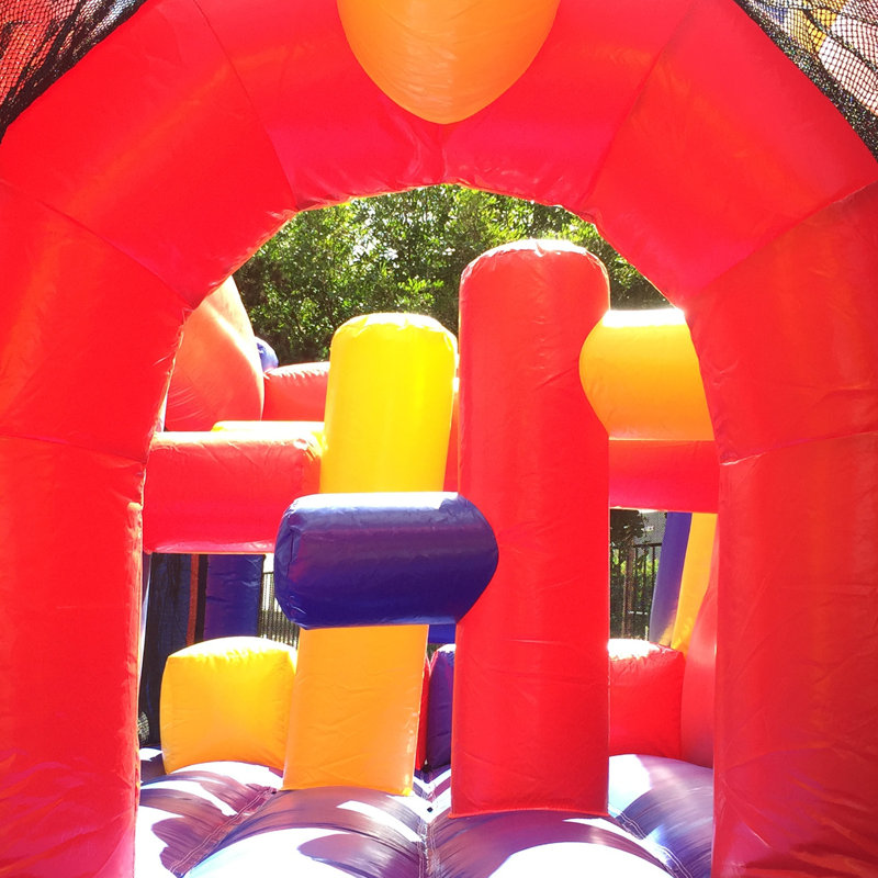 Jeu gonflable JumpOrange Rainbow Xtreme