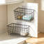 Paniers muraux noirs suspendus, organisateur de porte à l'intérieur de l'armoire, paniers de rangement en fil adhésif pour garde-manger, cuisine et salle de bain, panier mural sans perçage, paquet de 2