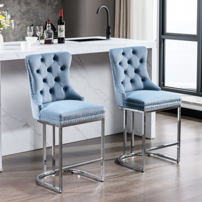 Ensemble de 2 tabourets de bar à hauteur de comptoir de 26 po, velours bleu rembourré avec dossier à boutons et garniture de rivets, base en métal robuste pour la cuisine et les tabourets de salle à manger de 2
