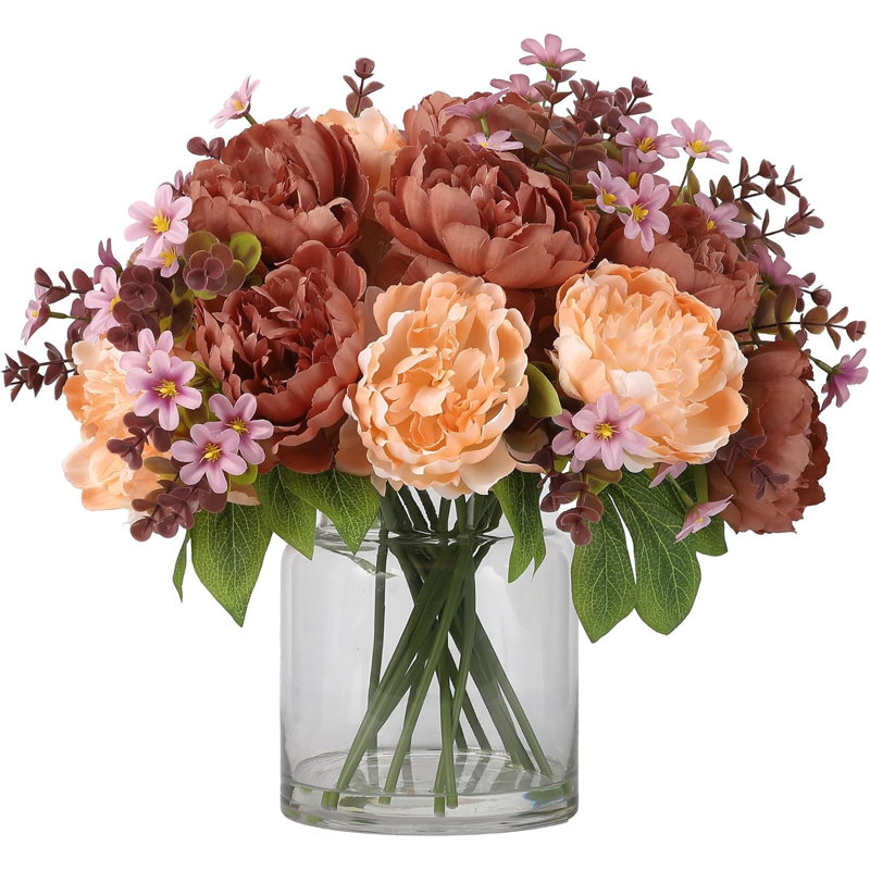 Pivoines en soie dans un vase en verre avec de l'eau artificielle, Brun