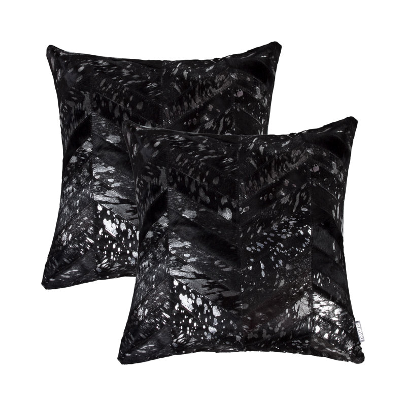 Ensemble de deux coussins décoratifs en cuir de vache 18 po, Noir / argenté