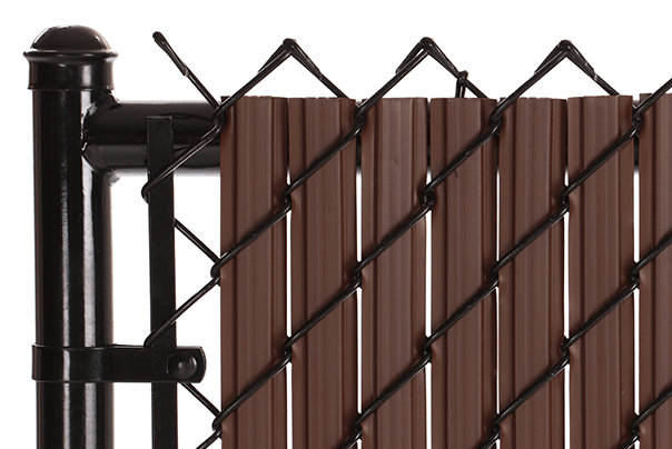 Fièrement! - Inserts d'intimité à lattes Soliube pour clôture grillagée, lattes verticales à double paroi verrouillables par le bas avec ailes (5 pi, brun)