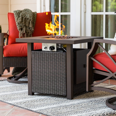Table de foyer d'extérieur au propane en rotin tissé à la main avec couvercle L 28 po x l 28 po Asheka