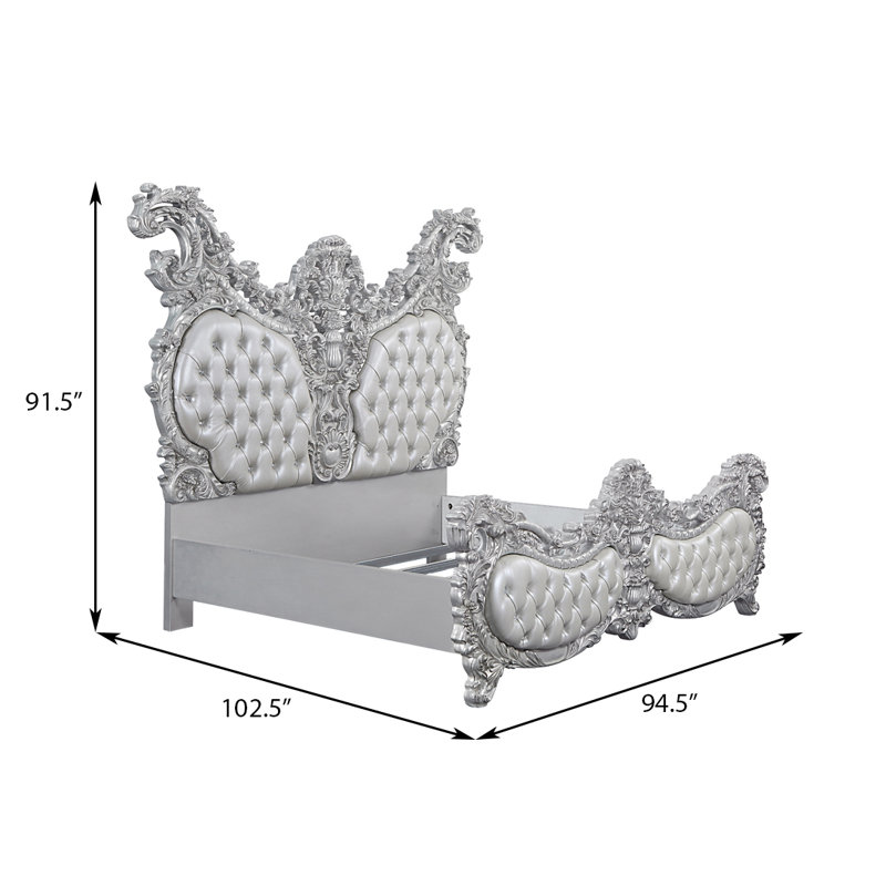 Très grand lit à panneaux avec cadre à volutes Swerve, cuir synthétique, finition platine antique