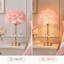 Lampe de table rose à plumes avec abat-jour en perles de cristal, lampe de chevet glamour dorée avec ampoule E26 incluse