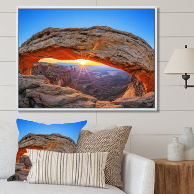 Sunrise Mesa Arch Canyon dans l'Utah
