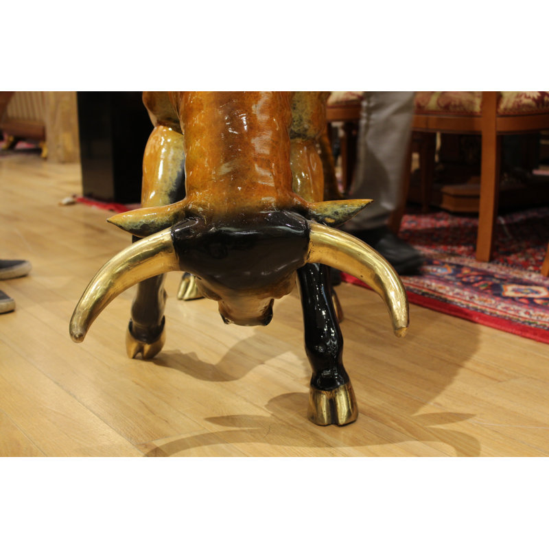 Hennen Bull Heads Down Statue