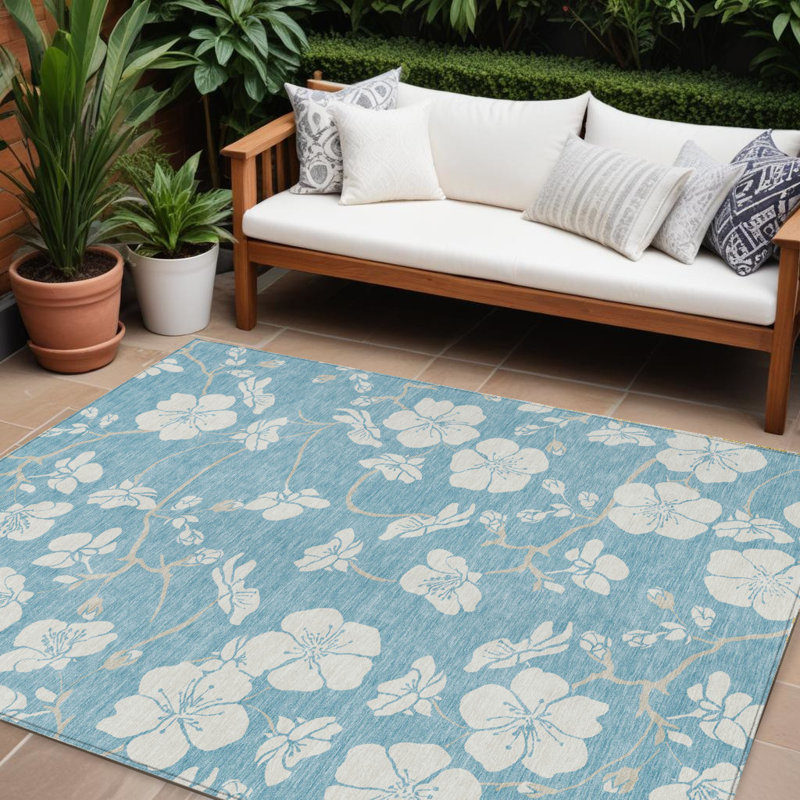 Tapis extérieur lavable floral bleu ciel et ivoire 8 pi x 10 pi