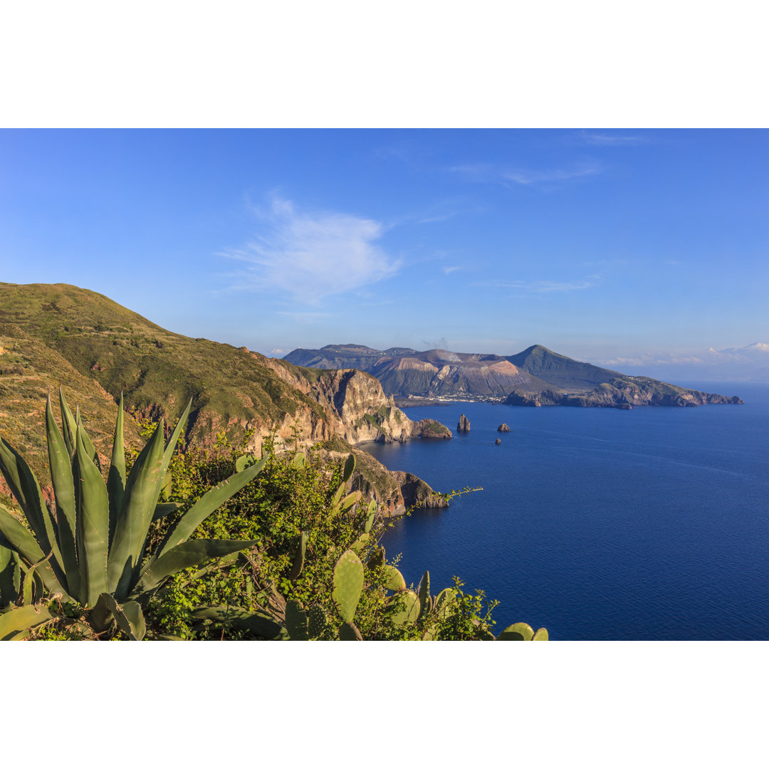 Vulcano von Lipari aus gesehen